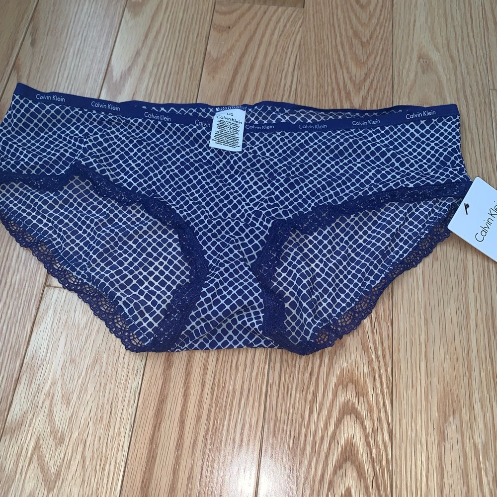 NWT 2 Calvin Klein panties - 1 hipster & 1 thong.